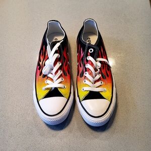 Converse Flame Print Low Tops - Size US 6 / Women’s 8 - Like New!